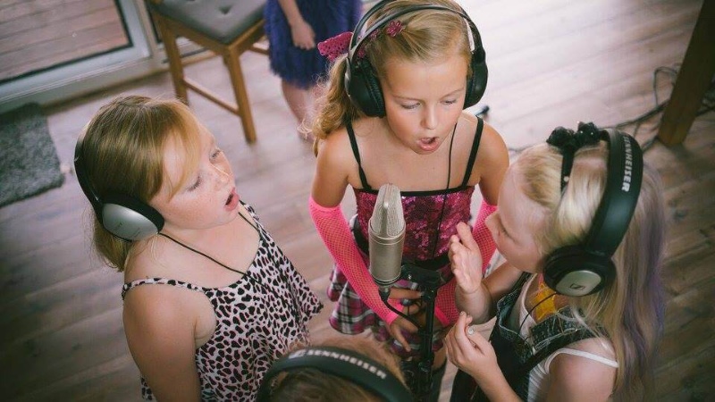 Recording-party-Feb-16-singing-compressed Recording-party-Feb-16-singing-compressed